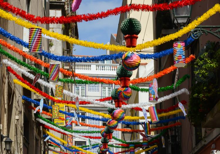 Resultado de imagem para Arraiais, Marchas Populares e Casamentos de Santo António animam Lisboa